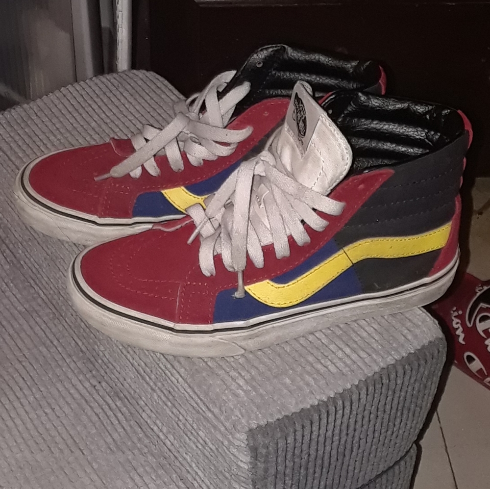 Vans sz 4.5y fits 6 women